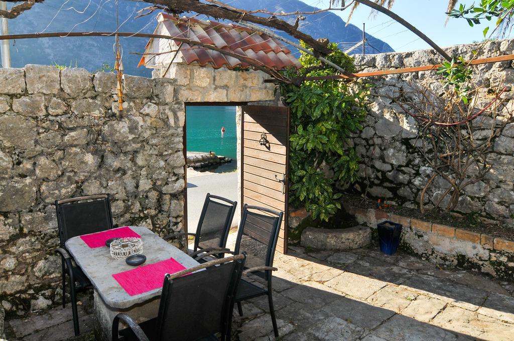 Holiday Home Maris Kotor Luaran gambar