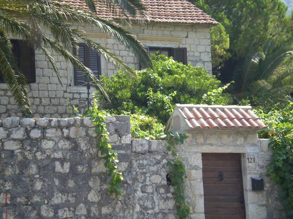 Holiday Home Maris Kotor Luaran gambar