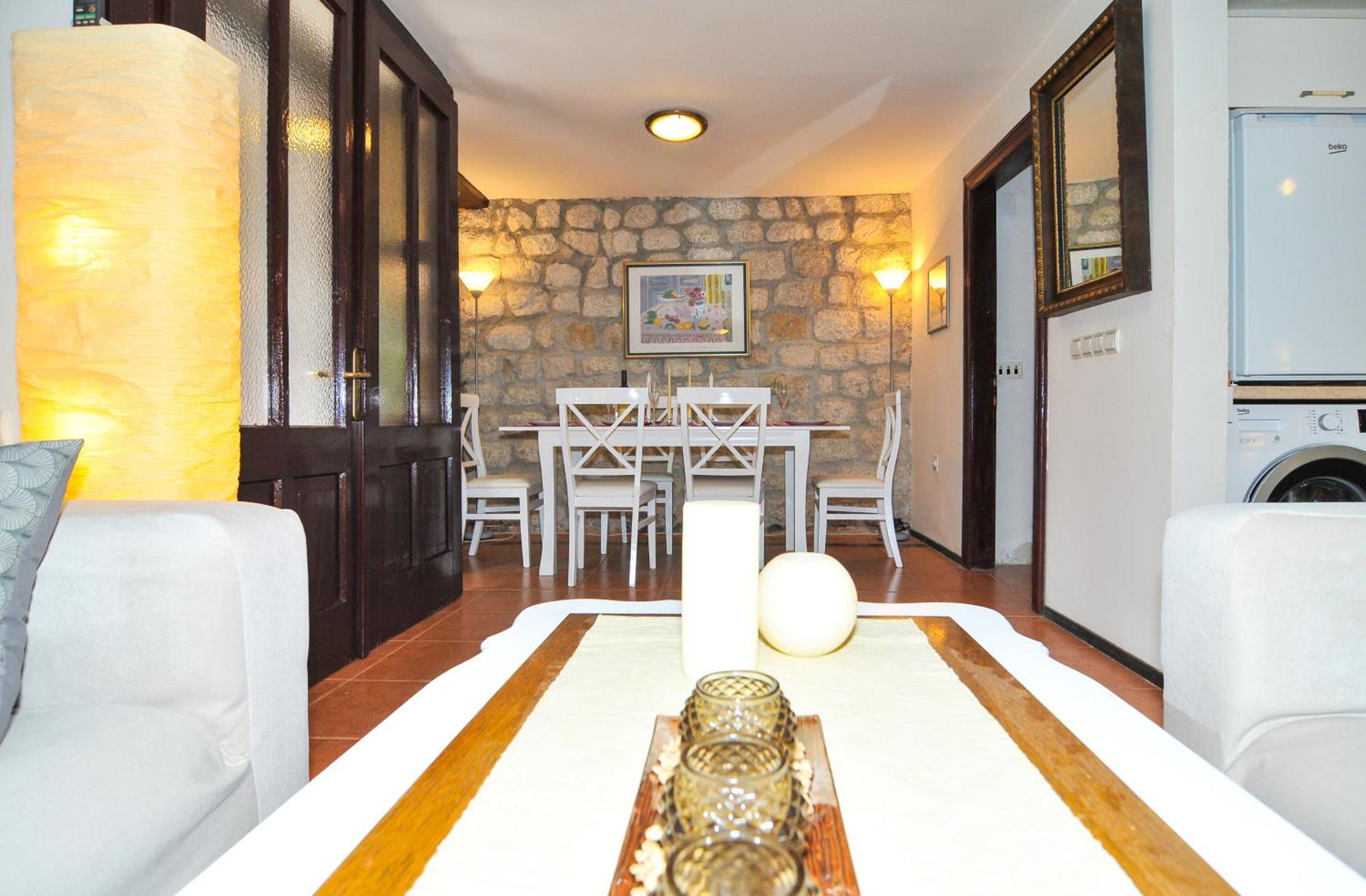 Holiday Home Maris Kotor Luaran gambar