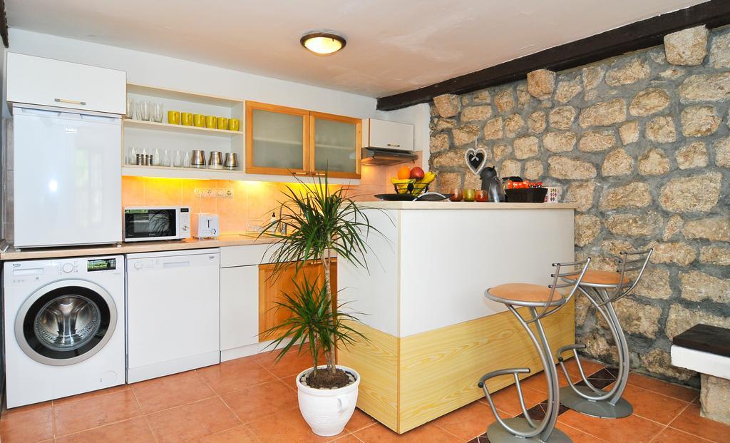 Holiday Home Maris Kotor Luaran gambar
