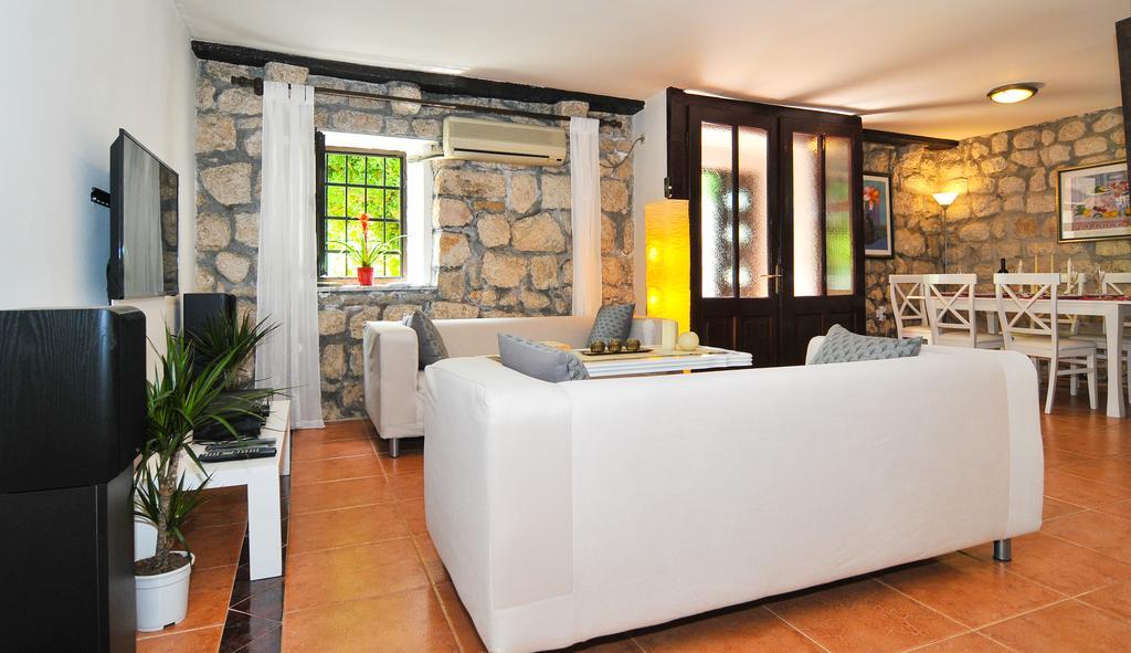 Holiday Home Maris Kotor Luaran gambar