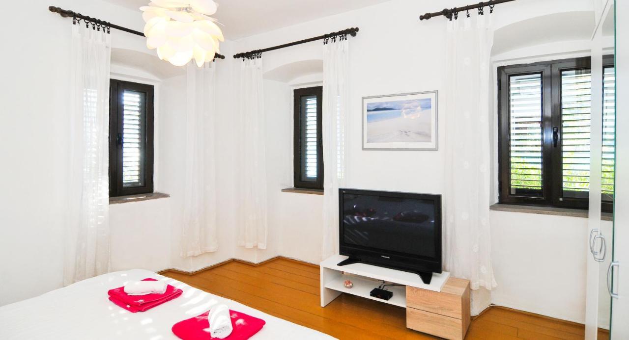 Holiday Home Maris Kotor Luaran gambar